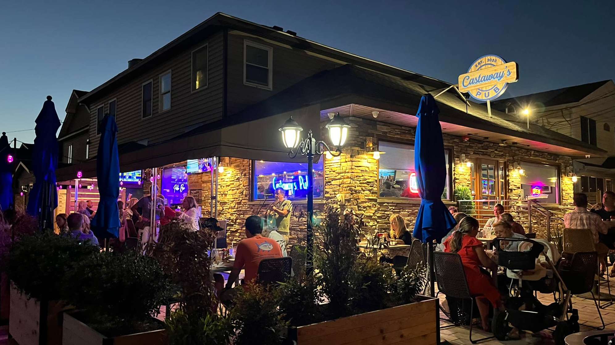 Castaways Pub