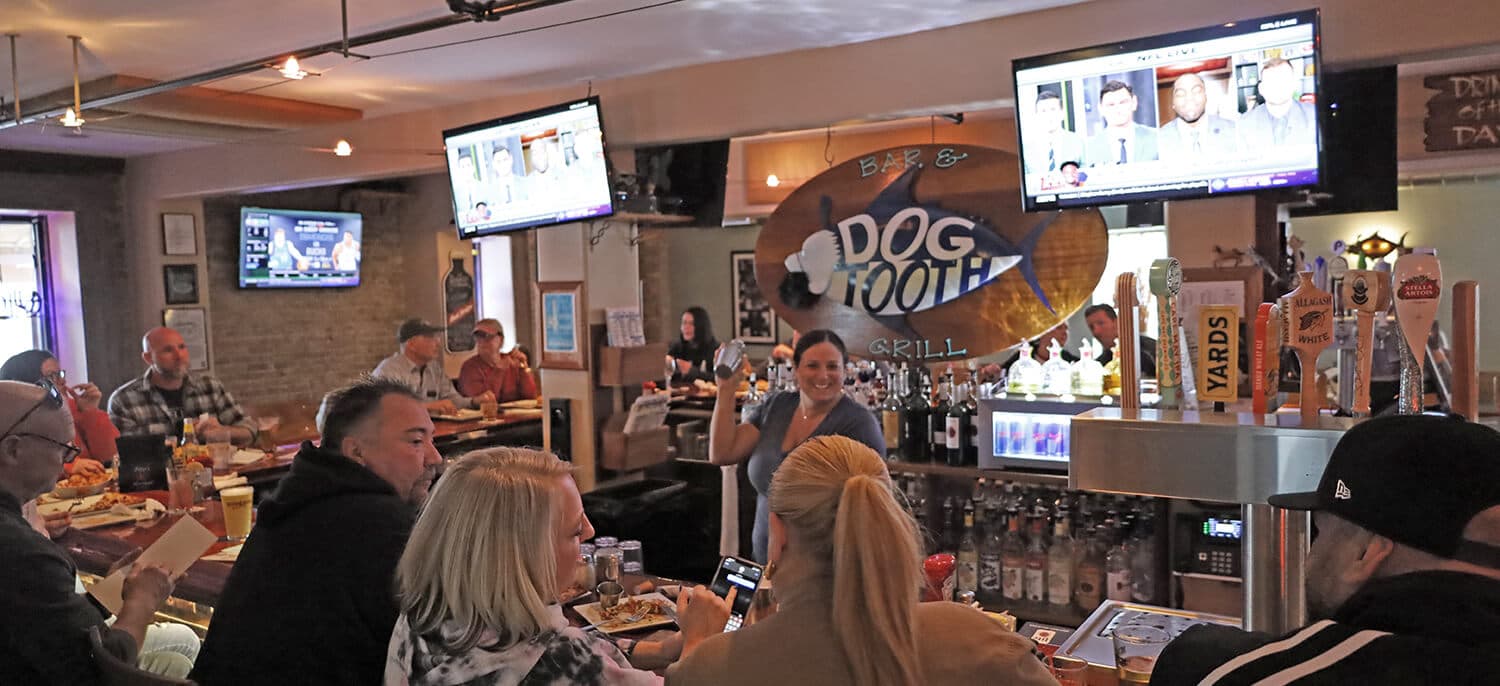 Dogtooth Bar & Grill
