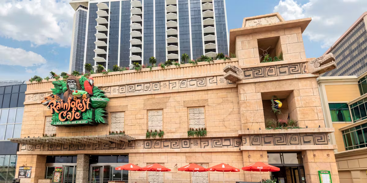 Great restaurants wow us on and off the Boardwalk. Here are our top picks for where to eat.